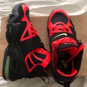 Like Brand New Nike Air Max Express😍🔥